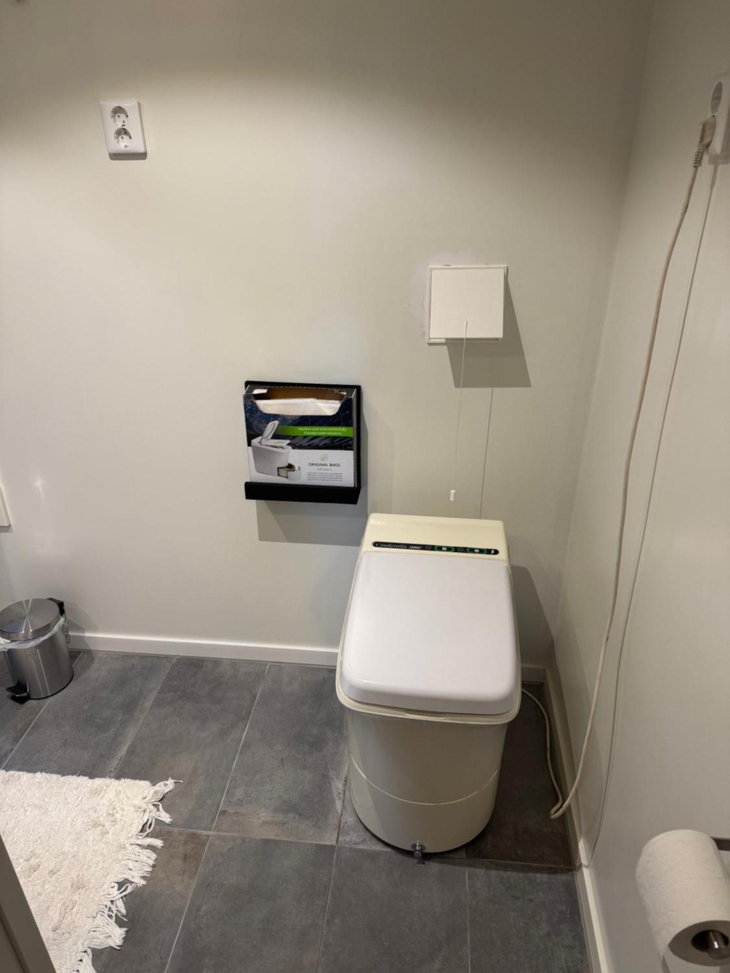 Mysig Stuga I Naevesta エレブルー エクステリア 写真